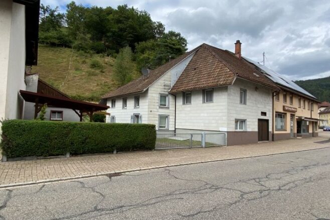 ++PROVISIONSFREI für Käufer++ Ältere DHH mit Ausbaupotenzial in Zell-Atzenbach – für Handwerker, 79669 Zell im Wiesental / Atzenbach, Doppelhaushälfte