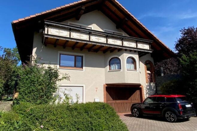 ++NEU IM ANGEBOT++ Freistehendes Einfamilienhaus mit schönem Grundstück in Kandern-OT, 79400 Kandern / Sitzenkirch, Einfamilienhaus