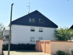 ++NEU IM ANGEBOT++ Geräumige 4,5-Zi.-DG-Wohnung mit großem Balkon und Einzelgarage in Weil-Haltingen - Hausansicht u. Garage